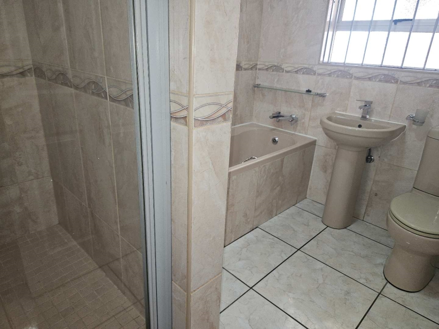 To Let 3 Bedroom Property for Rent in Floors Northern Cape